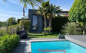 TINY-HOUSE mit Alpen- Stadt- und Poolblick , WLAN